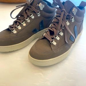 Veja size 36 high tops. Worn twice like new